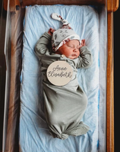 Load image into Gallery viewer, Birth Announcement Name Circle