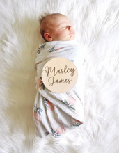 Load image into Gallery viewer, Birth Announcement Name Circle