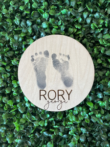 FOOTPRINT READY Birth Announcement Name Circle