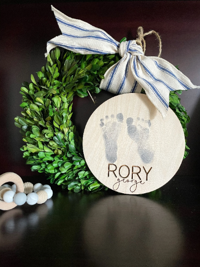 FOOTPRINT READY Birth Announcement Name Circle